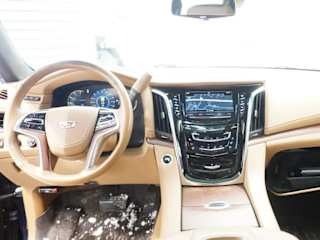 imgi_11_698129d0af8ad87aa6f470e4 2017 Cadillac Escalade