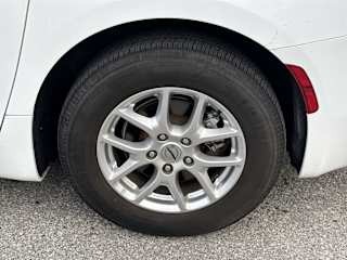 imgi_17_695c5d5aa7e099ab6ac74dcc 2022 Chrysler Voyager