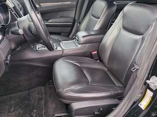 imgi_19_697bf60caf8ad87aa698f61f 2018 Chrysler 300