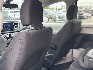 imgi_22_698c7458a045662443b2ab2e 2017 Chrysler Pacifica