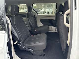 imgi_7_695c5d59a7e099ab6ac74554 2022 Chrysler Voyager