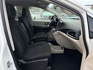 imgi_8_695c5d5ca7e099ab6ac77321 2022 Chrysler Voyager